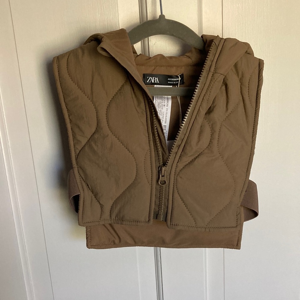 Zara 4T vest with hood and open sides